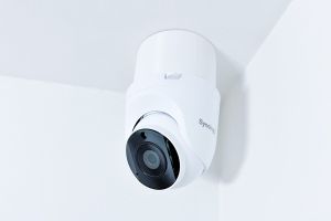 Obrázok pre výrobcu SYNOLOGY držák s krytkou kabelů pro kamery TC500 na stěnu a strop, bílý