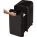 Obrázok pre výrobcu FELLOWES skartovač LX 221/ křížový řez 2x12mm/ objem koše 30 l/ stupeň utajení P-5 (tajné)/ černý